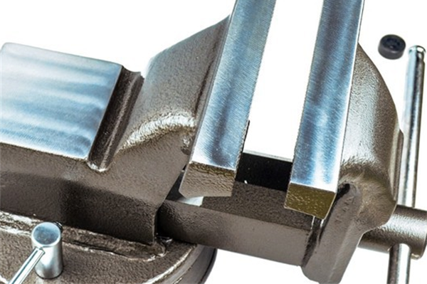 新型全鍛鋼臺虎鉗的結構特征不一般